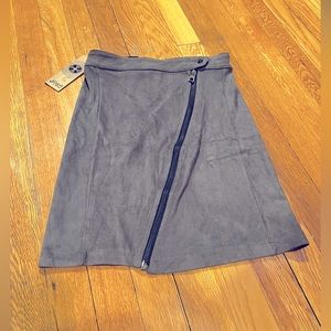 JAASE Suede skirt with front zipper putty color